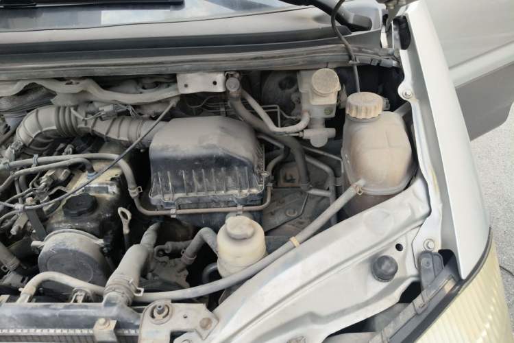 Used FORTHING Lingzhi 2015 M3 1.6L 7-Seater Comfort Model Engine Bay Left