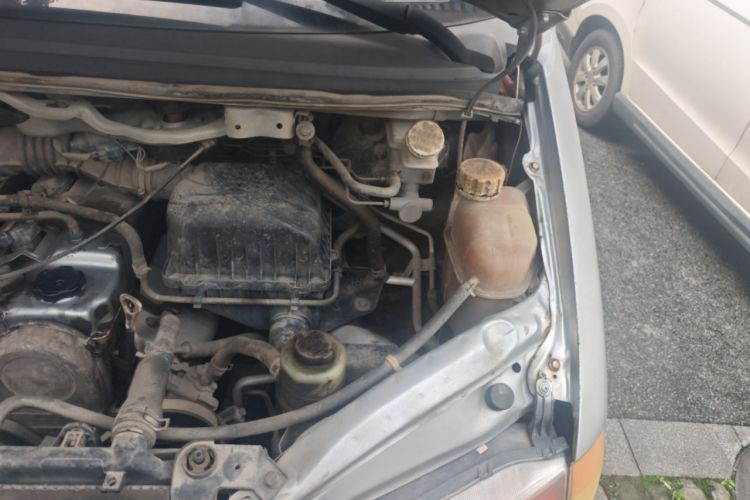 Used FORTHING Lingzhi 2015 V3 1.5L 7-seat Standard Model Engine Bay Left