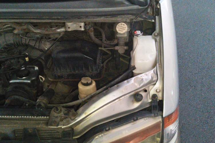 Used FORTHING Lingzhi 2015 V3 1.6L 7-Seater Comfort Model Engine Bay Left