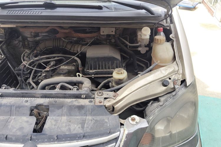 Used FORTHING Lingzhi 2015 V3 1.5L 7-Seater Comfort Model Engine Bay Left
