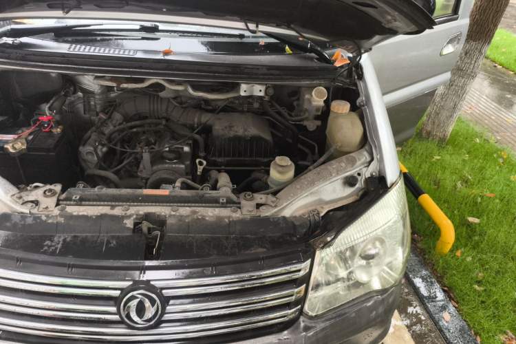 Used FORTHING Lingzhi 2015 M3 1.6L 7-Seater Luxury Model Engine Bay Left