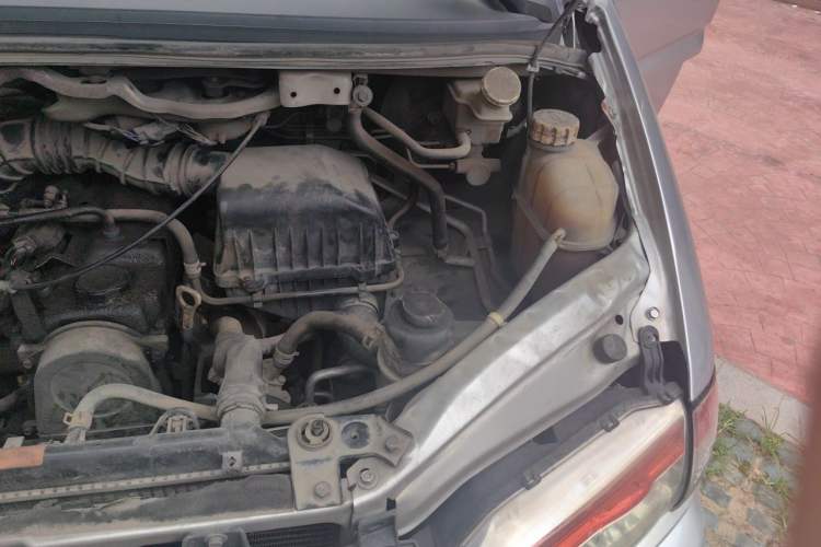 Used FORTHING Lingzhi 2015 V3 1.5L 7-seat Standard Model Engine Bay Left