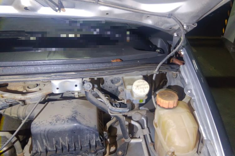 Used FORTHING Lingzhi 2015 V3 1.5L 5-Seater Special Offer Model Engine Bay Left