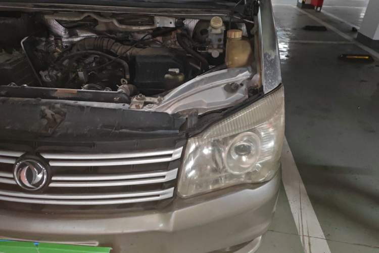Used FORTHING Lingzhi 2015 M3 1.6L 7-Seater Comfort Model Engine Bay Left