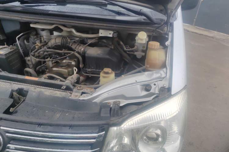 Used FORTHING Lingzhi 2015 M3 1.6L 7-Seater Comfort Model Engine Bay Left