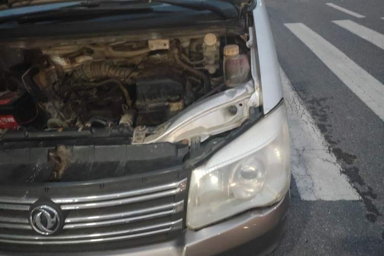 Used FORTHING Lingzhi 2015 M3 1.6L 7-Seater Comfort Model Engine Bay Left