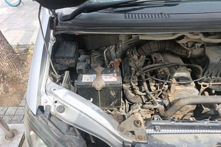 Used FORTHING Lingzhi 2015 V3 1.5L 7-Seater Luxury Model Engine Bay Right