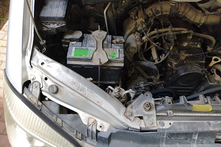 Used FORTHING Lingzhi 2015 M3 1.6L 7-Seater Luxury Model Engine Bay Right