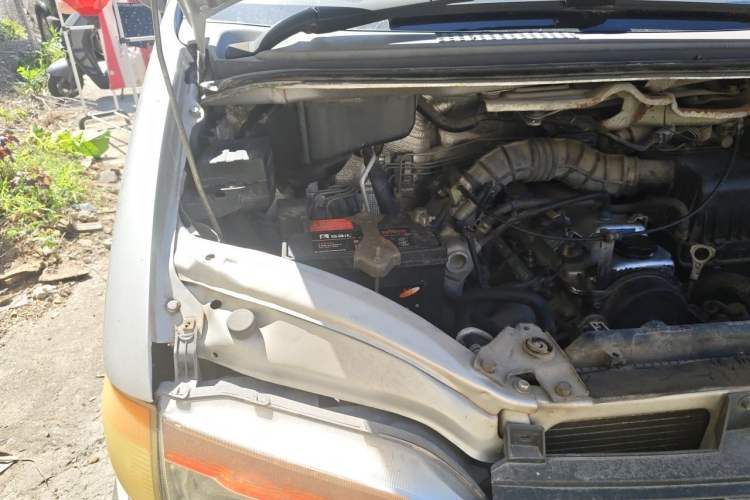 Used FORTHING Lingzhi 2015 V3 1.6L 7-Seater Standard Model Engine Bay Right