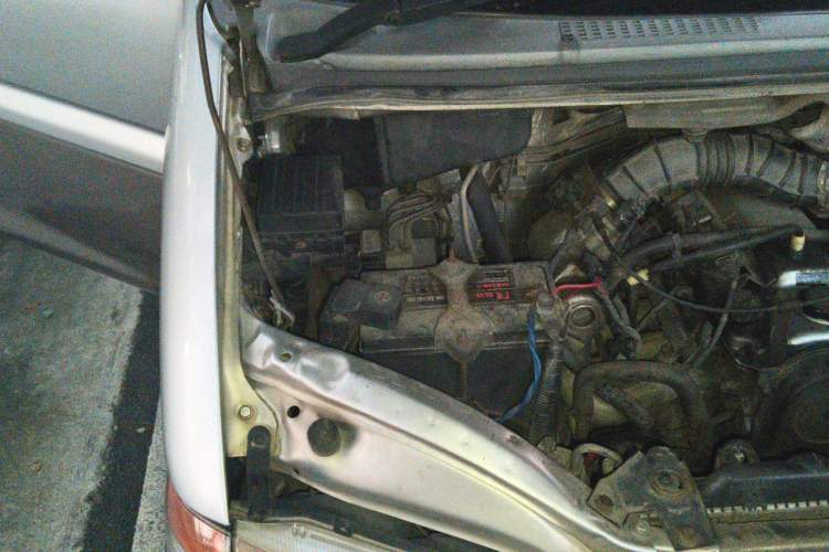 Used FORTHING Lingzhi 2015 V3 1.6L 7-Seater Comfort Model Engine Bay Right