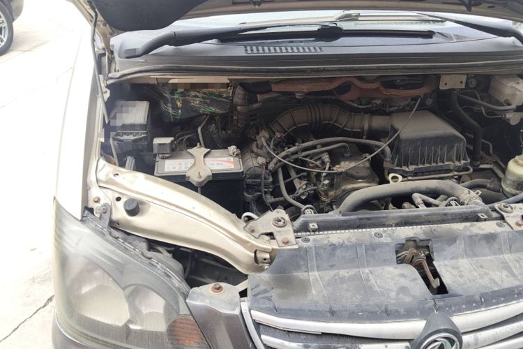 Used FORTHING Lingzhi 2015 V3 1.5L 7-Seater Comfort Model Engine Bay Right