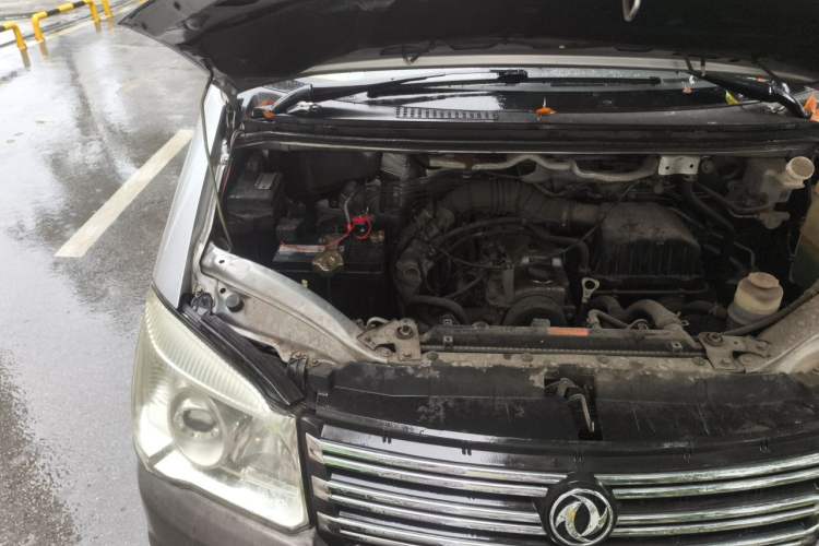 Used FORTHING Lingzhi 2015 M3 1.6L 7-Seater Luxury Model Engine Bay Right