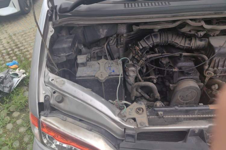 Used FORTHING Lingzhi 2015 V3 1.5L 7-seat Standard Model Engine Bay Right