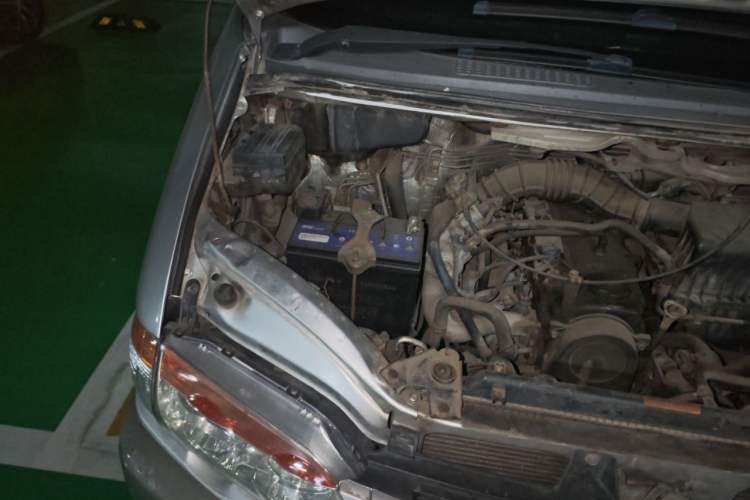 Used FORTHING Lingzhi 2015 V3 1.6L 7-Seater Standard Model Engine Bay Right