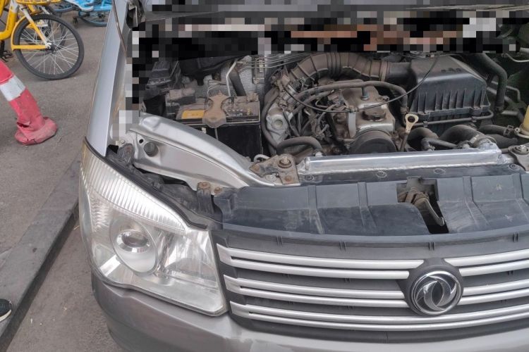 Used FORTHING Lingzhi 2015 M3 1.6L 7-Seater Comfort Model Engine Bay Right