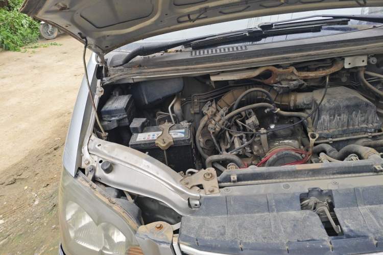 Used FORTHING Lingzhi 2015 M3 1.6L 7-Seater Standard Model Engine Bay Right