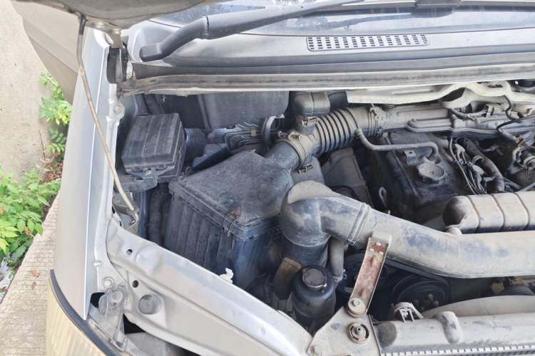 Used FORTHING Lingzhi 2015 M5 Q7 2.0L 7-seat Long-Wheelbase Comfort Model Engine Bay Right