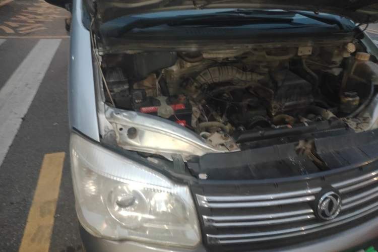 Used FORTHING Lingzhi 2015 M3 1.6L 7-Seater Comfort Model Engine Bay Right