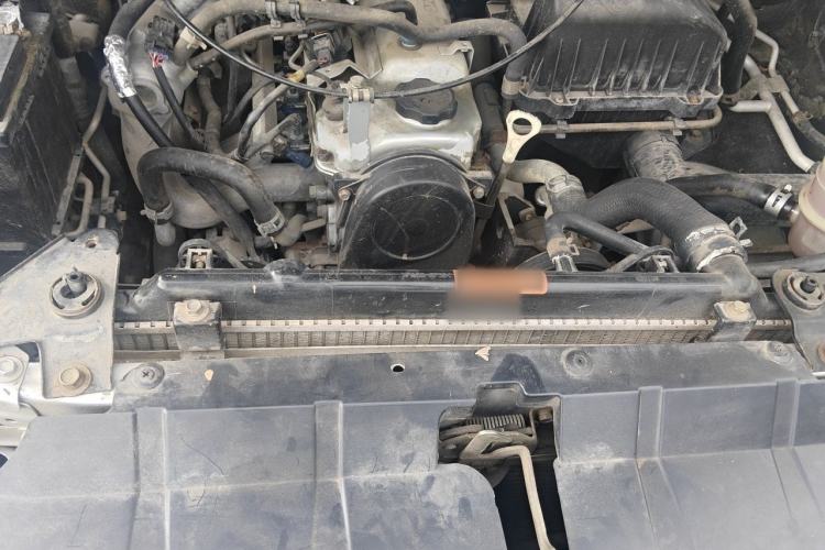 Used FORTHING Lingzhi 2015 V3 1.5L 5-Seater Special Offer Model Engine Bay