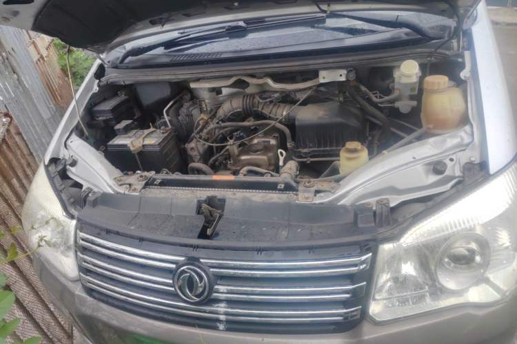 Used FORTHING Lingzhi 2015 M3 1.6L 7-Seater Comfort Model Engine Bay