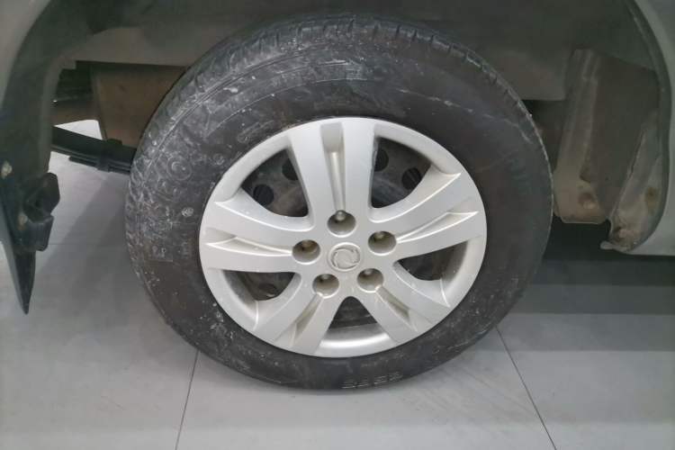 Used FORTHING Lingzhi 2015 M3 1.6L 7-Seater Standard Model Exterior 5