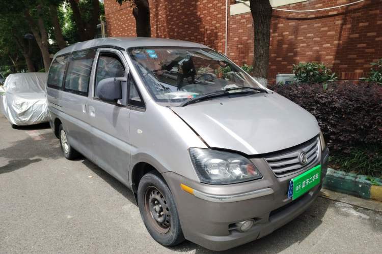 Used FORTHING Lingzhi 2015 M5 Q7 2.0L 7-seat Long-Wheelbase Comfort Model Front Right 45 Deg