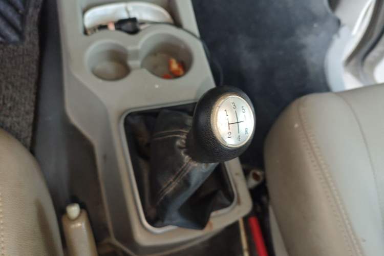 Used FORTHING Lingzhi 2015 V3 1.5L 7-seat Standard Model Gear Lever