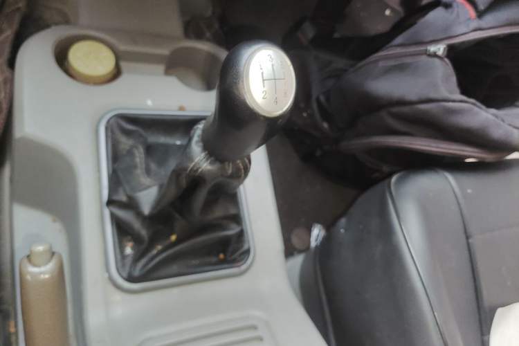 Used FORTHING Lingzhi 2015 M3 1.6L 7-Seater Luxury Model Gear Lever