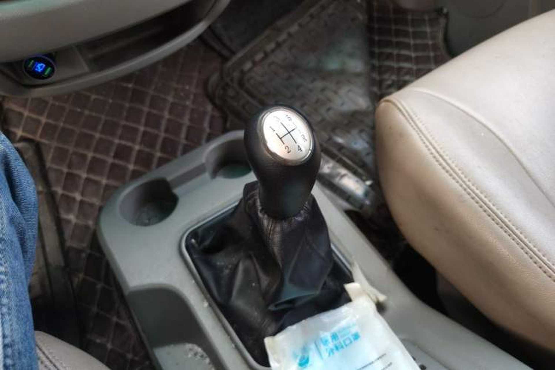 Used FORTHING Lingzhi 2015 V3 1.6L 7-Seater Standard Model Gear Lever