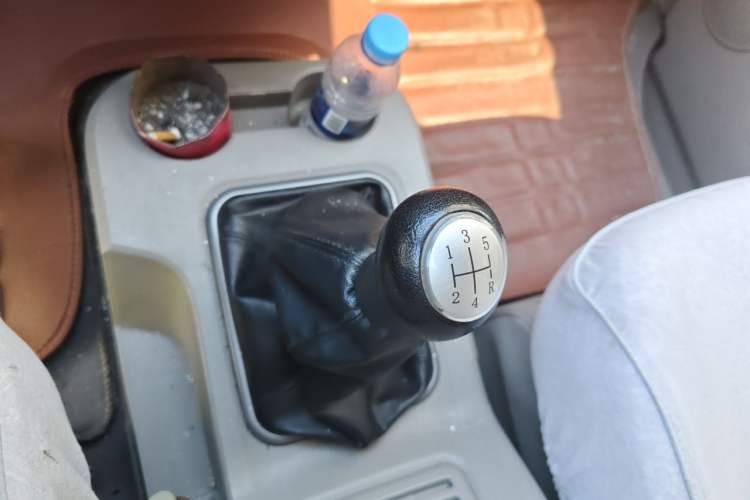 Used FORTHING Lingzhi 2015 V3 1.6L 7-Seater Standard Model Gear Lever