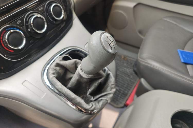 Used FORTHING Lingzhi 2015 M5 Q3 2.0L 7-seat Long-Wheelbase Luxury Model Gear Lever