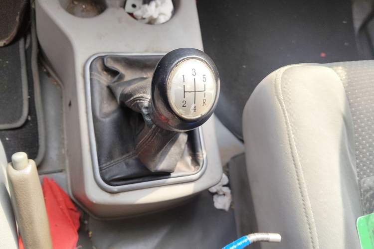 Used FORTHING Lingzhi 2015 V3 1.5L 7-Seater Comfort Model Gear Lever