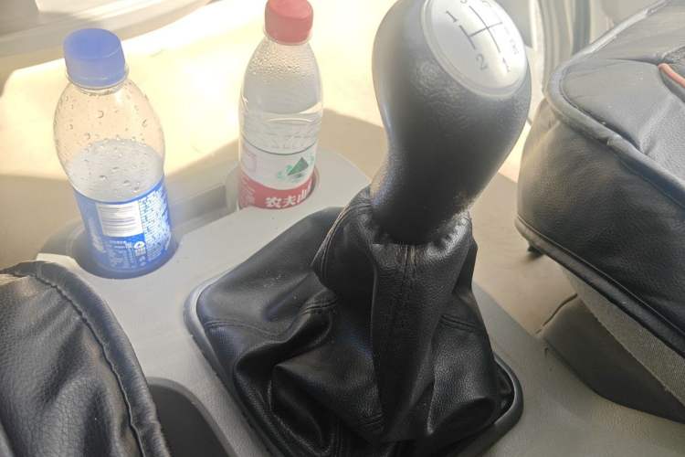 Used FORTHING Lingzhi 2015 V3 1.5L 5-Seater Special Offer Model Gear Lever