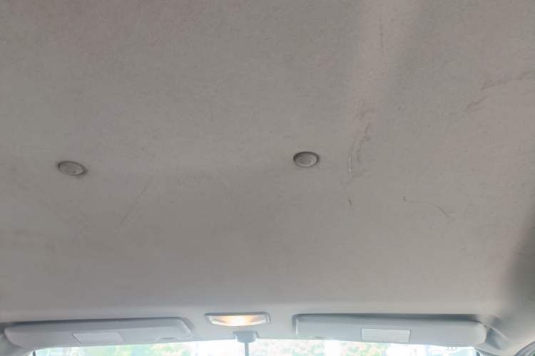 Used FORTHING Lingzhi 2015 M3 1.6L 7-Seater Comfort Model Headliner