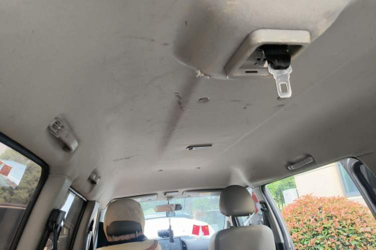 Used FORTHING Lingzhi 2015 M3 1.6L 7-Seater Comfort Model Headliner