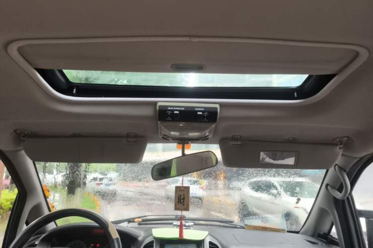 Used FORTHING Lingzhi 2015 M3 1.6L 7-Seater Luxury Model Headliner