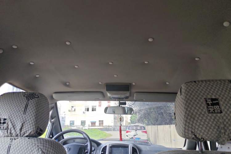 Used FORTHING Lingzhi 2015 M5 Q7 2.0L 7-seat Long-Wheelbase Comfort Model Headliner