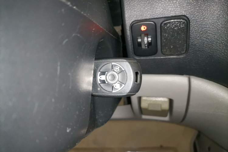 Used FORTHING Lingzhi 2015 M3 1.6L 7-Seater Standard Model Interior 1