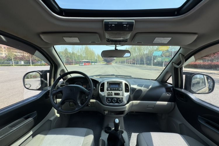 Used FORTHING Lingzhi 2015 M3 1.6L 7-Seater Luxury Model Interior 1