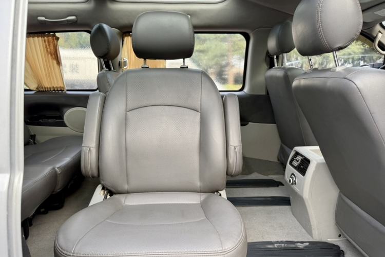 Used FORTHING Lingzhi 2015 M5 Q3 2.0L 7-seat Short-Wheelbase Luxury Model Interior 2