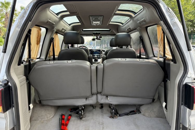 Used FORTHING Lingzhi 2015 M5 Q3 2.0L 7-seat Short-Wheelbase Luxury Model Interior 3