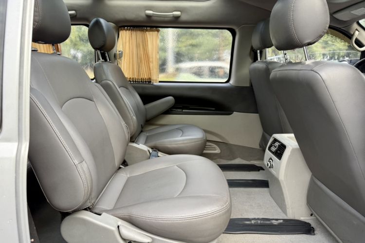 Used FORTHING Lingzhi 2015 M5 Q3 2.0L 7-seat Short-Wheelbase Luxury Model Interior 4