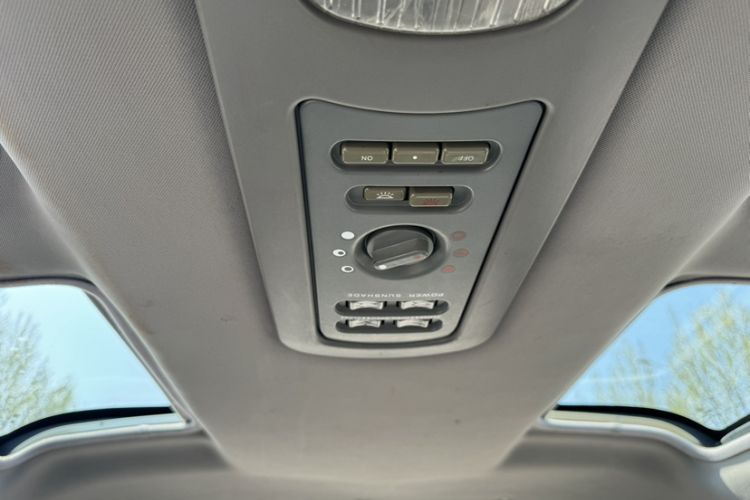Used FORTHING Lingzhi 2015 M3 1.6L 7-Seater Luxury Model Interior 5
