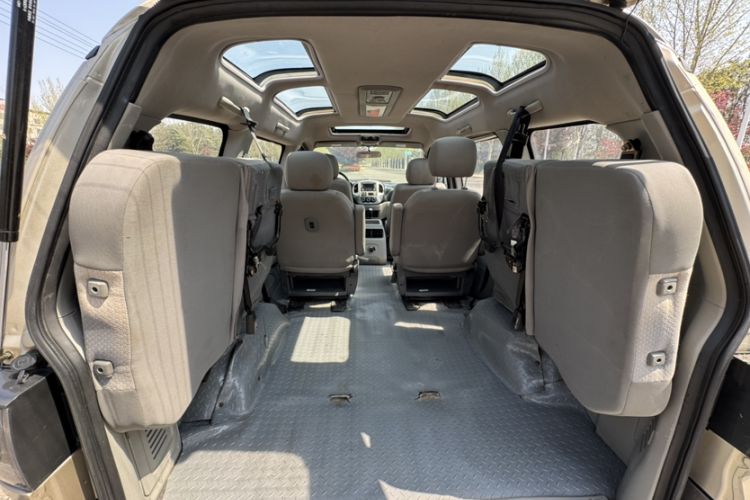 Used FORTHING Lingzhi 2015 M3 1.6L 7-Seater Luxury Model Interior 6