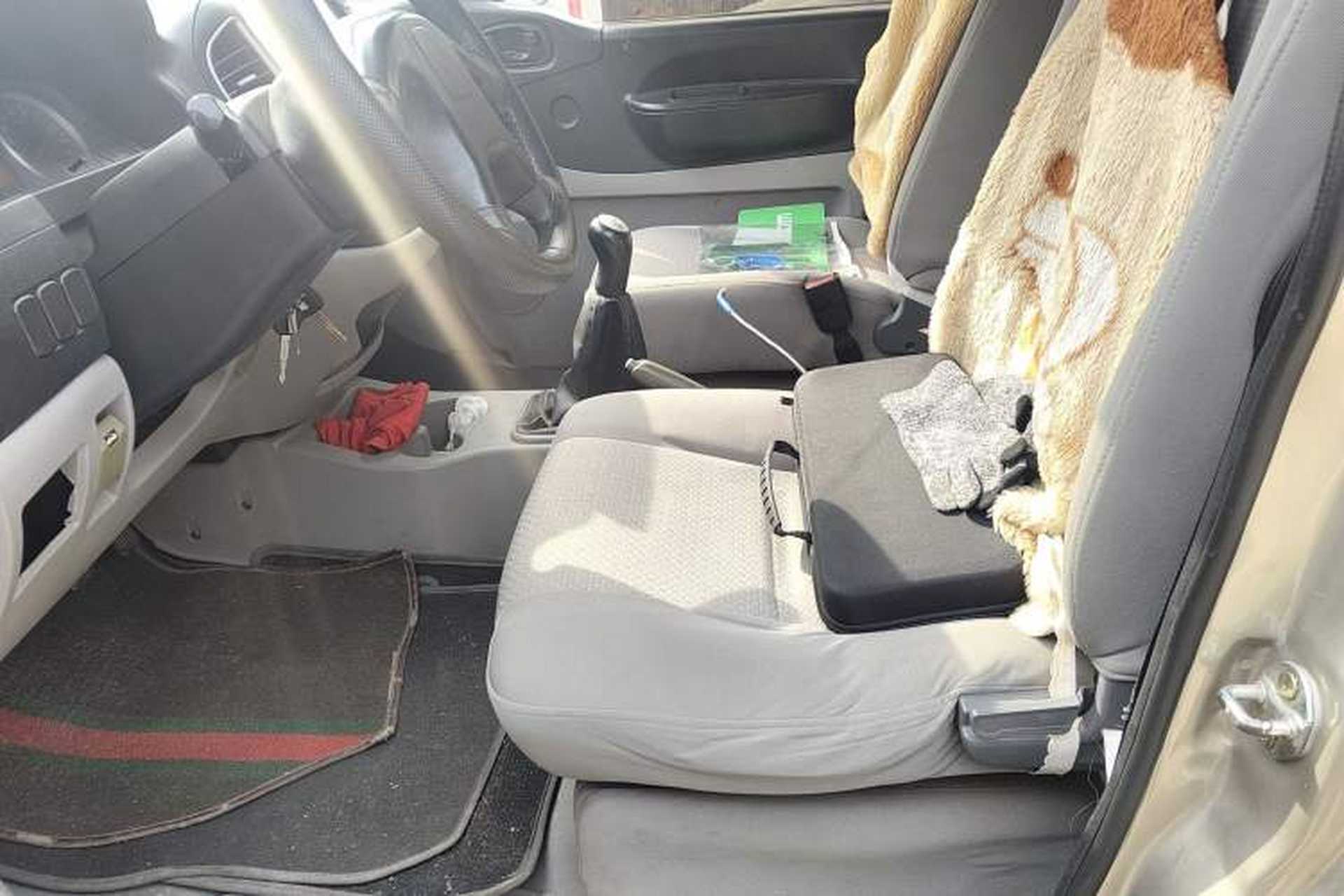 Used FORTHING Lingzhi 2015 V3 1.5L 7-Seater Comfort Model Left Front Seat