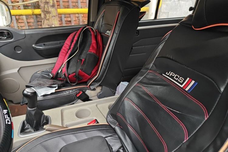 Used FORTHING Lingzhi 2015 V3 1.5L 7-Seater Comfort Model Left Front Seat