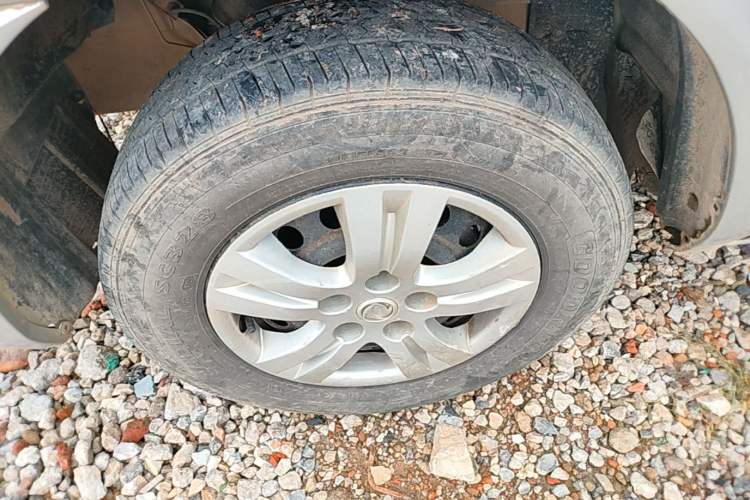 Used FORTHING Lingzhi 2015 V3 1.5L 7-seat Standard Model Left Front Wheel Hub