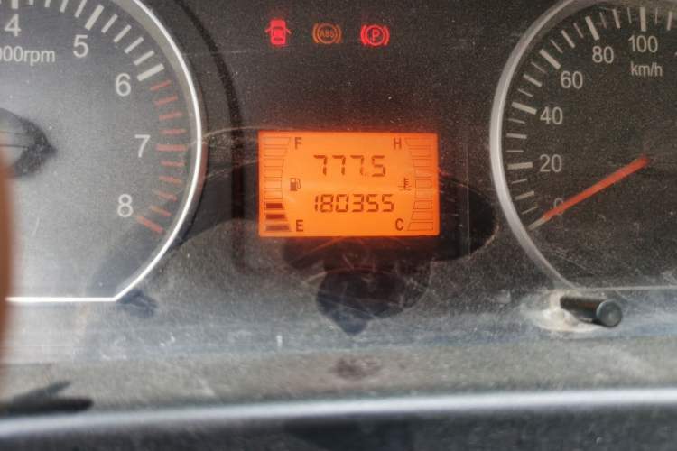Used FORTHING Lingzhi 2015 V3 1.5L 7-seat Standard Model Odometer Close Up