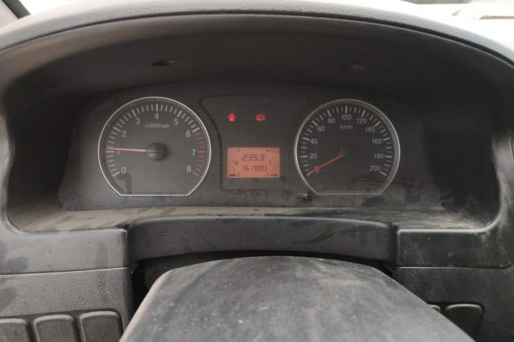 Used FORTHING Lingzhi 2015 V3 1.5L 7-Seater Luxury Model Odometer Close Up