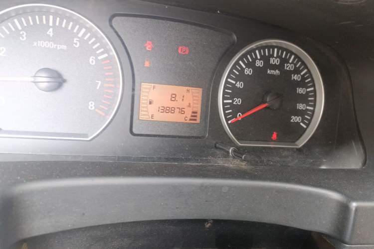 Used FORTHING Lingzhi 2015 M3 1.6L 7-Seater Comfort Model Odometer Close Up